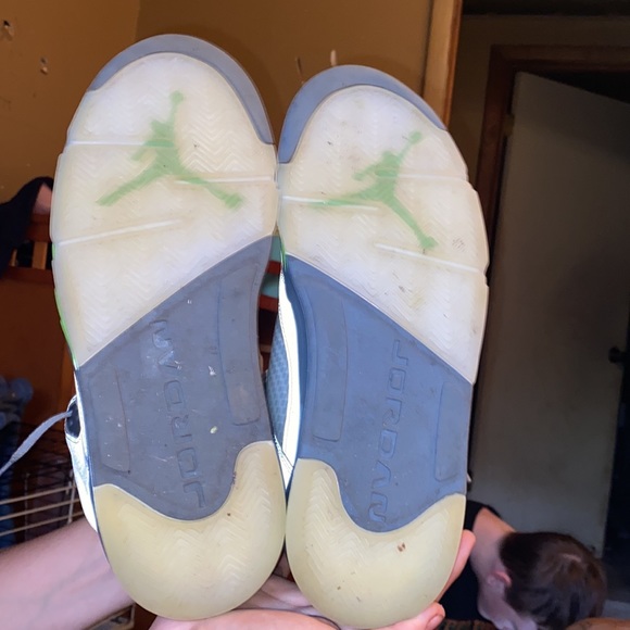 I got the Jordan five green bean size 10 1/2 - Picture 5 of 5